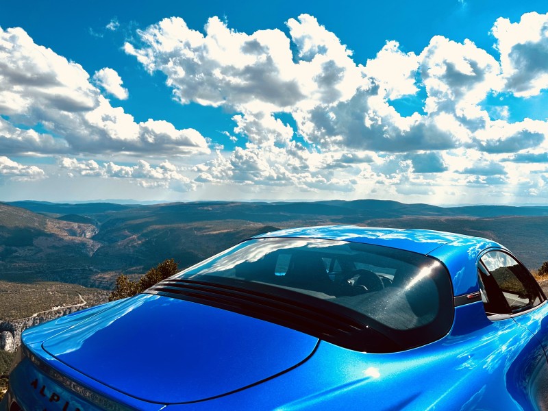 location d'une voiture de couse Alpine dans les Gorges du verdon